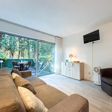 Apartman Avec Jardinet Dans Avec Piscine