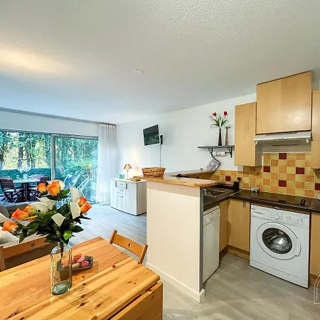Avec Jardinet Dans Avec Piscine Apartman