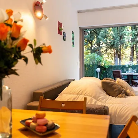 Apartman Avec Jardinet Dans Avec Piscine