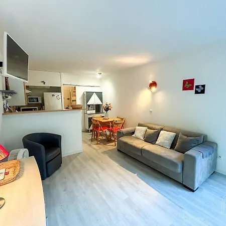Apartman Avec Jardinet Dans Avec Piscine