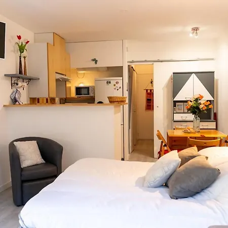 Avec Jardinet Dans Résidence Avec Piscine