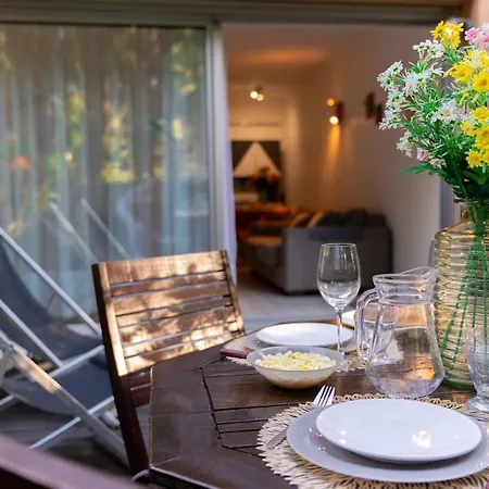 Avec Jardinet Dans Avec Piscine * Sanary-sur-Mer