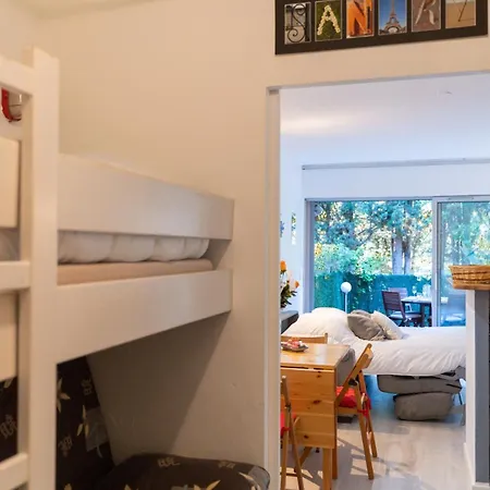Apartment Avec Jardinet Dans Avec Piscine