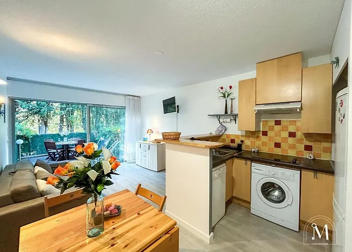 Avec Jardinet Dans Avec Piscine Daire