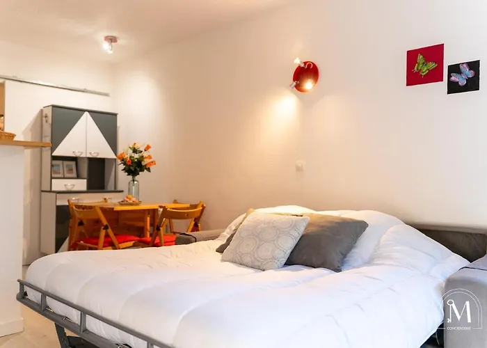 Daire Avec Jardinet Dans Avec Piscine *