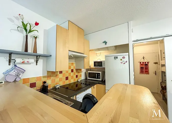 Avec Jardinet Dans Avec Piscine * Sanary-sur-Mer