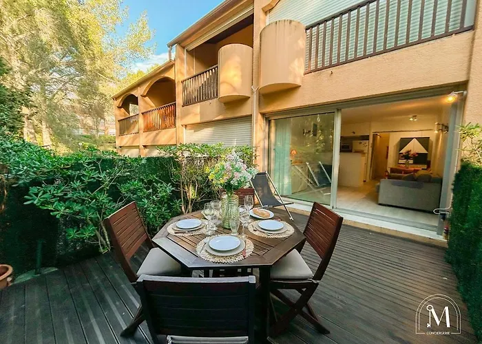 Avec Jardinet Dans Avec Piscine Daire Sanary-sur-Mer