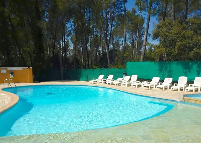 Avec Jardinet Dans Avec Piscine *