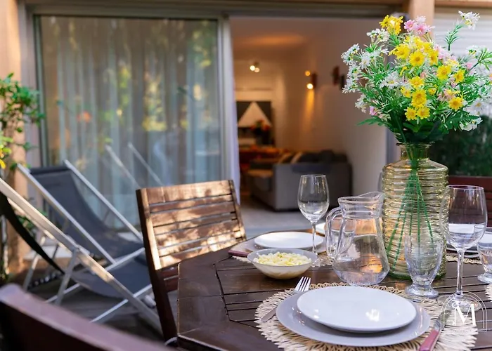 Avec Jardinet Dans Avec Piscine * Sanary-sur-Mer