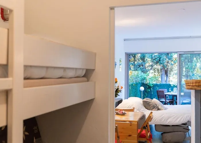 Daire Avec Jardinet Dans Avec Piscine